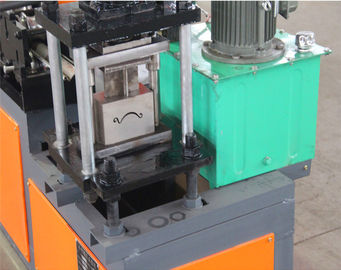 Automatyczna stalowa listwa rolkowa Maszyna o grubości 0,5 - 1,2 Mm