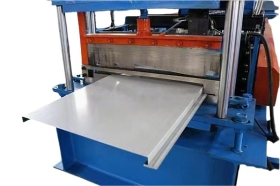 Metalowe ściany i Soffit Profile Roll Forming Machine dla gładkich i pięknych produktów końcowych