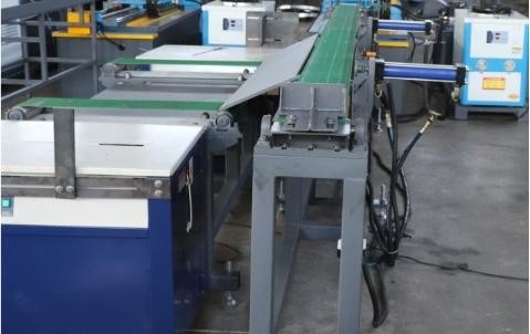 Specjalistycznie zaprojektowana maszyna do tworzenia rullów dla optymalnej produkcji krawędzi kropli