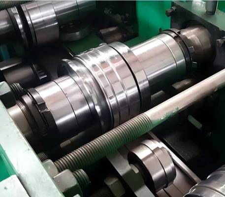 Maszyna do tworzenia rolki z wysoką prędkością z serwozadostaniem i hydraulicznym ciosem