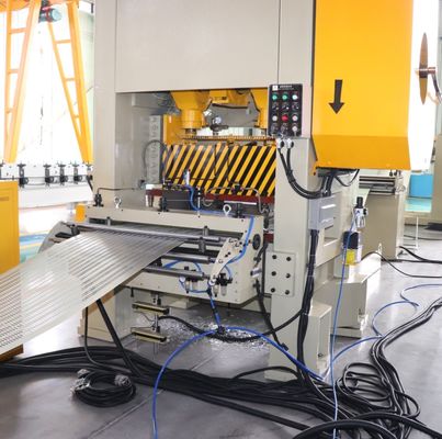 Automatyczna linia do wykrawania i cięcia na długość